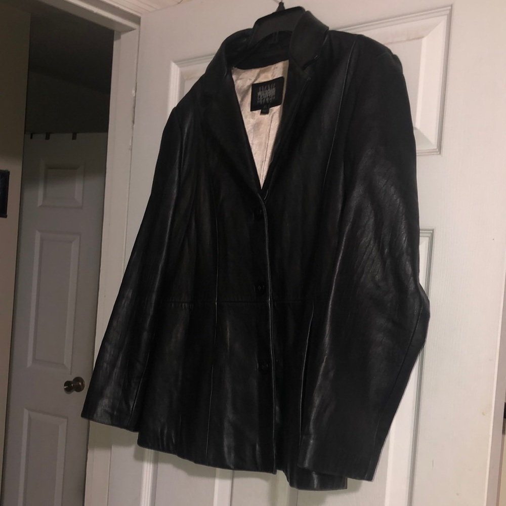 Women’s black leather jacket/blazer